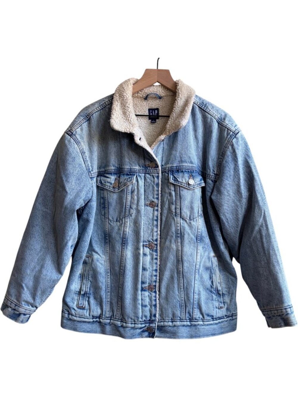 Gap women’s oversized shepra lined denim trucker jacket size L color light wash